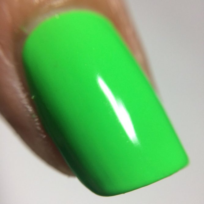 Euphoria nail macro - bright neon green gloss top coat