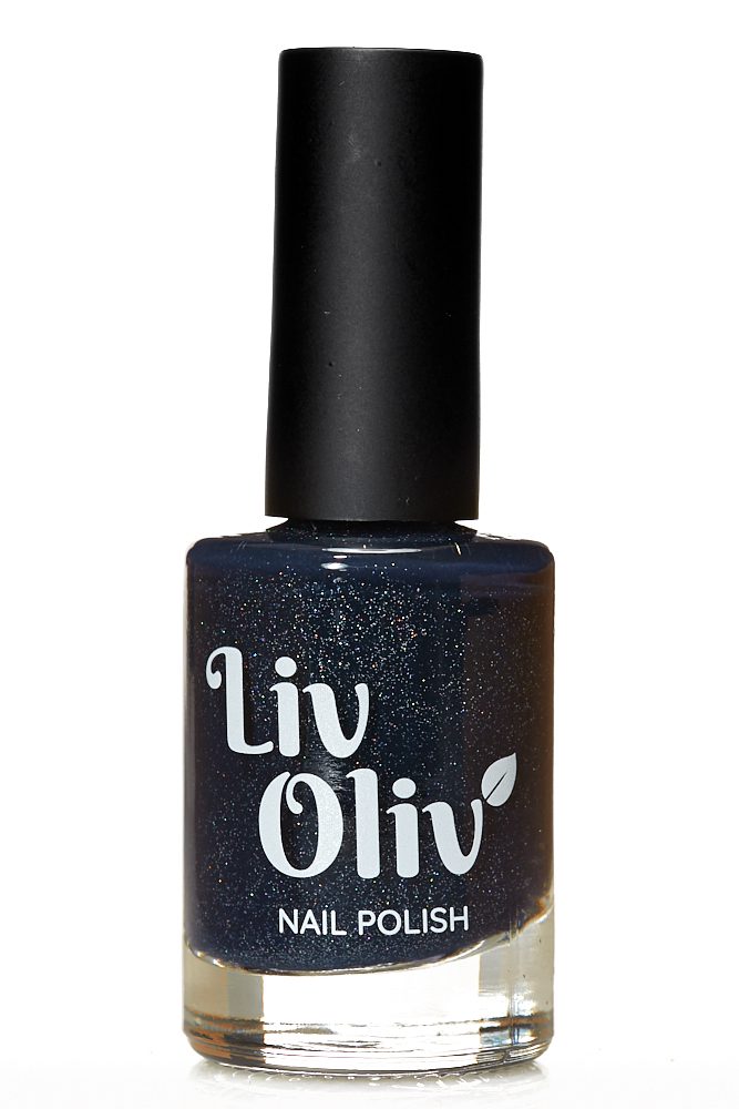 Black to blue thermal cruelty free nail polish cold state